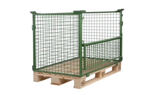 Eine grüne Gitterbox von Schroth-Paletten im aufgeklappten Zustand.